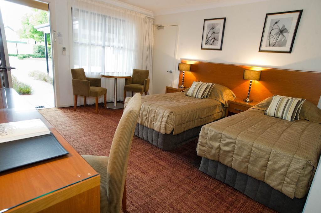 The Grapevine Motel Denman Room photo